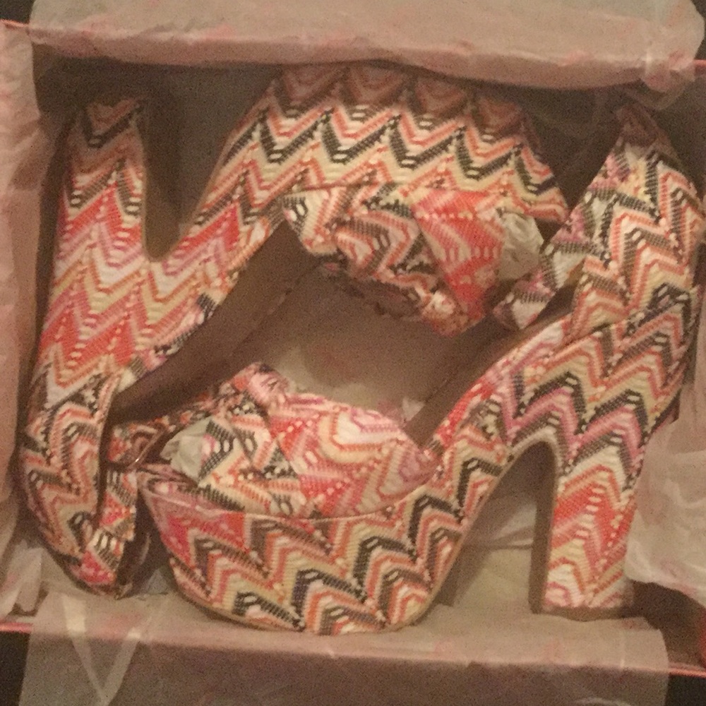 Qupid Chevron Pattern Platform Sandals Pink - Picture 7 of 7
